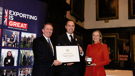 F417-Dr-Liam-Fox-MP-presenting-Playdales-BOFTA-to-Barry-Leahey-MBE1.jpg